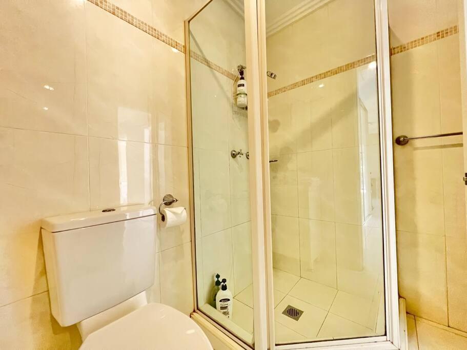 Apartment Spacious Very Close To Hospital & Parra Park Sydney