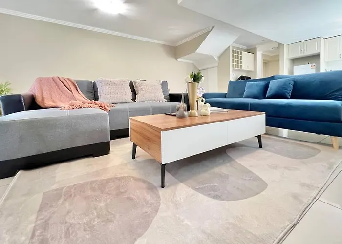 Spacious Home Very Close To Hospital & Parra Park