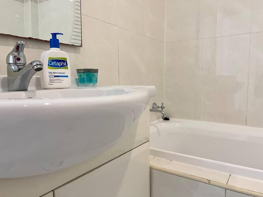 Spacious Very Close To Hospital & Parra Park * Sydney