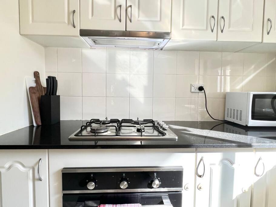 Spacious Very Close To Hospital & Parra Park Apartment Sydney