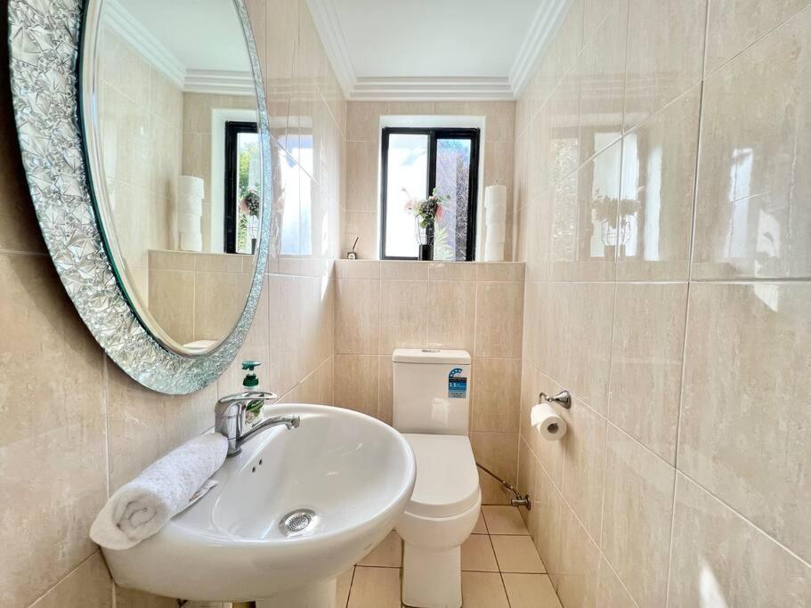 Spacious Very Close To Hospital & Parra Park Apartment